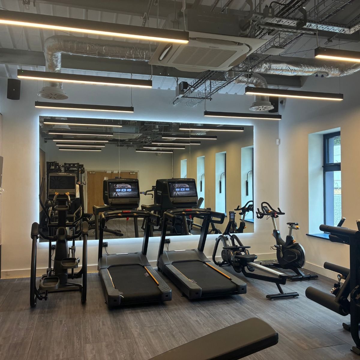 Hendra+Holiday_park_install_Wood_effect_Oak_Rubber_Flooring (4)